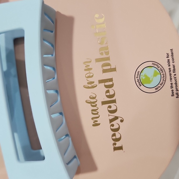 🔹️Piper K🔹️ Colorful Recycled Plastic 4 Piece Hair Clip Set - Picture 4 of 4